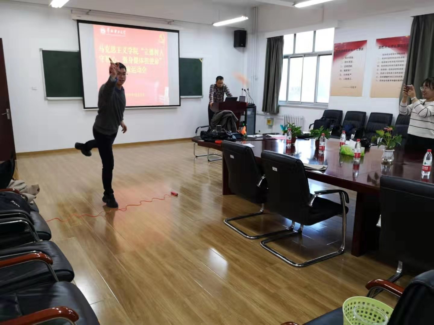 233579460a464f3c876137faefabaa03.jpg 233579460a464f3c876137faefabaa03.jpg